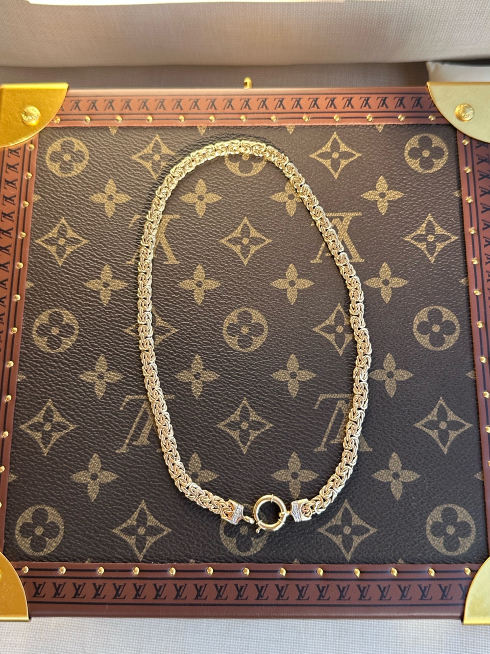 Stunning solid 14kt gold Byzantine necklace